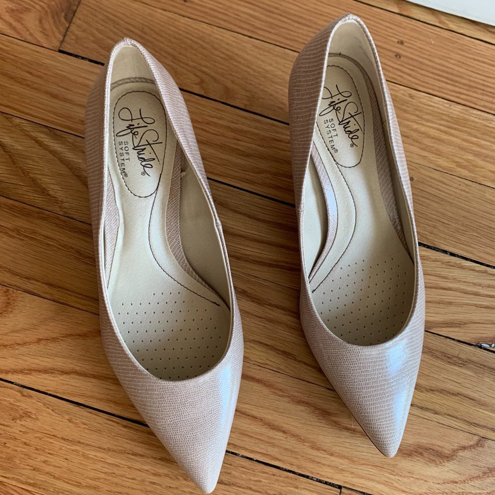 LifeStride Womens  Taupe Mini Lizard Heels 6.5W